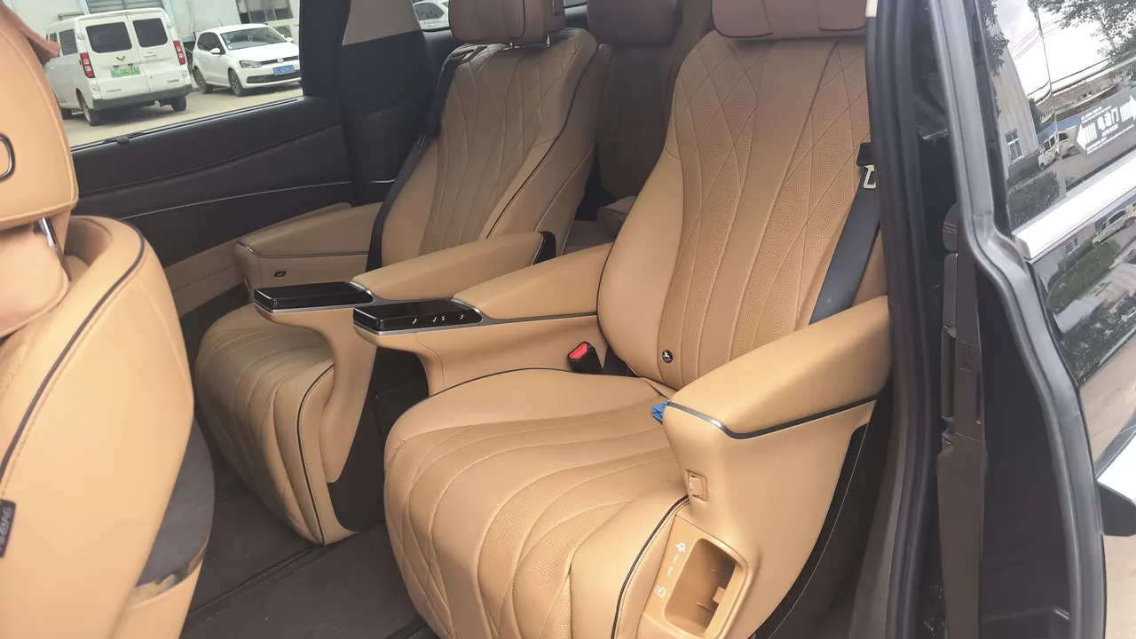 Denza 2024 Denza D9 DM-i 1.5T stepless 980 four-wheel drive distinguished automatic gear 3