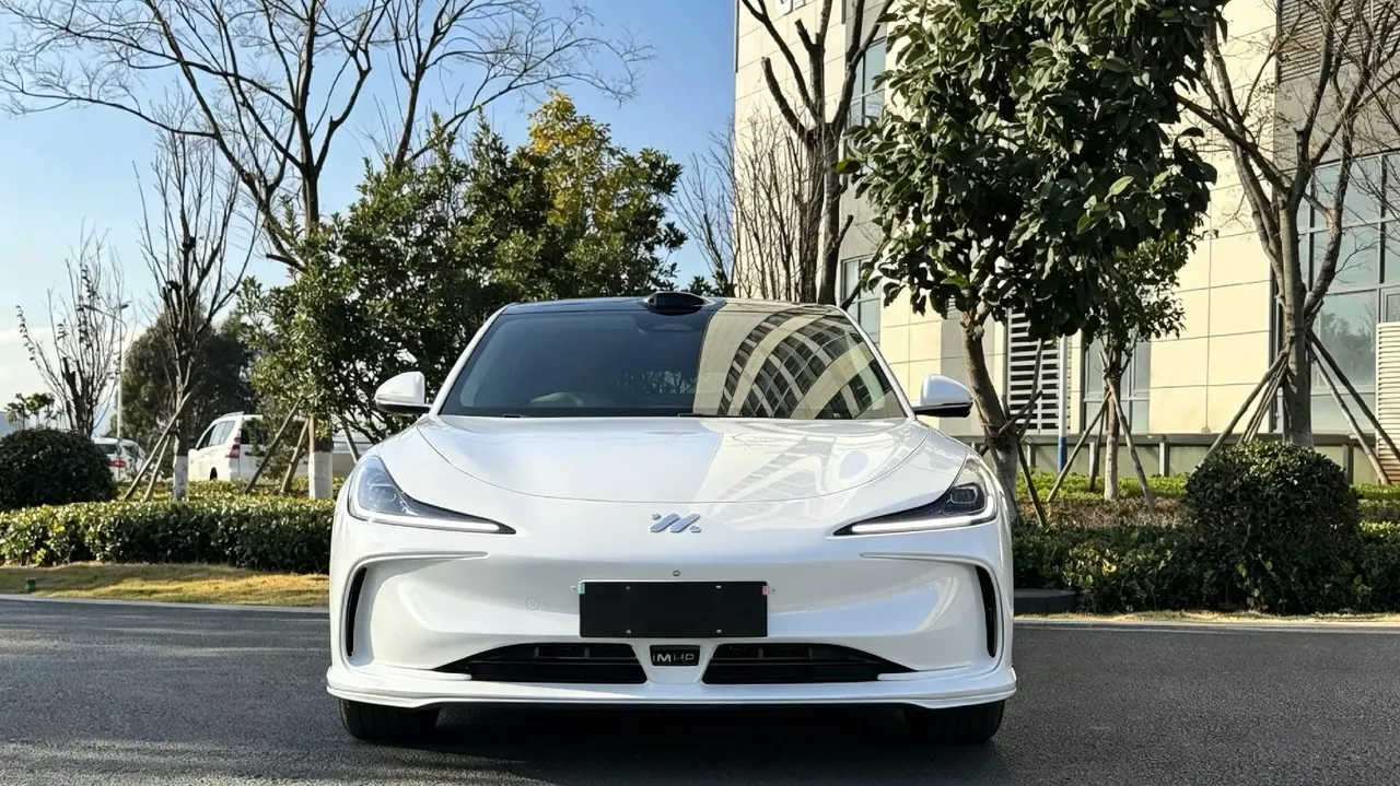 IM 2024 IM L6 Max Standard Edition Automatic Gear 2