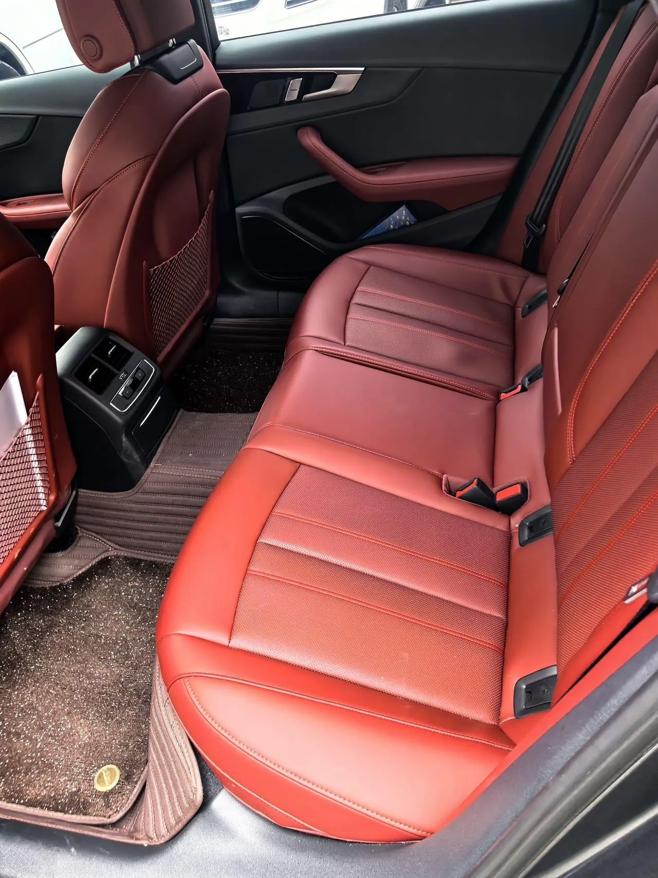 Audi 2025 A4L 2.0TFSI 40TFSI 2 million Yuexiang Edition Fashion Dynamic Automatic Gear 9