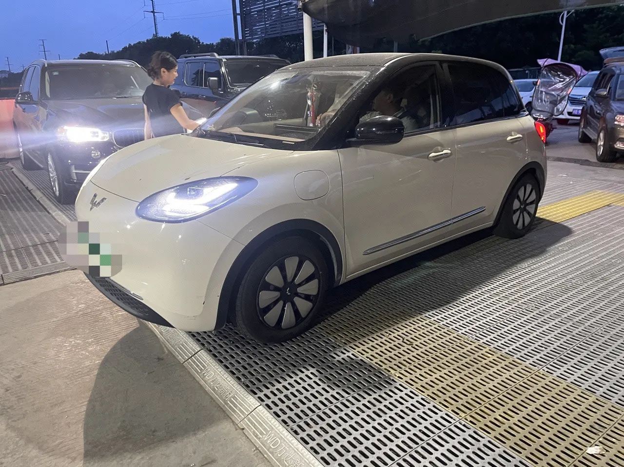 Open image lightbox: WuLing 2025 Plantronics 333km Enjoy Automatic Gear
