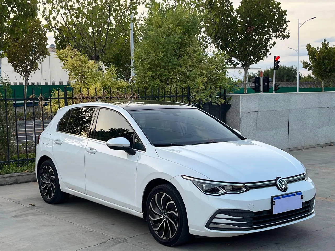 Volkswagen 2021 Golf 8 PRO 1.4TSI 280TSI First Edition Automatic 2