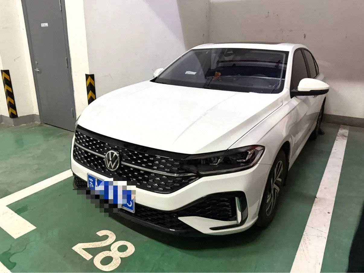Открыть галерею: Volkswagen 2024 LaVida 1.5 Star 5 Million Edition Automatic Gear