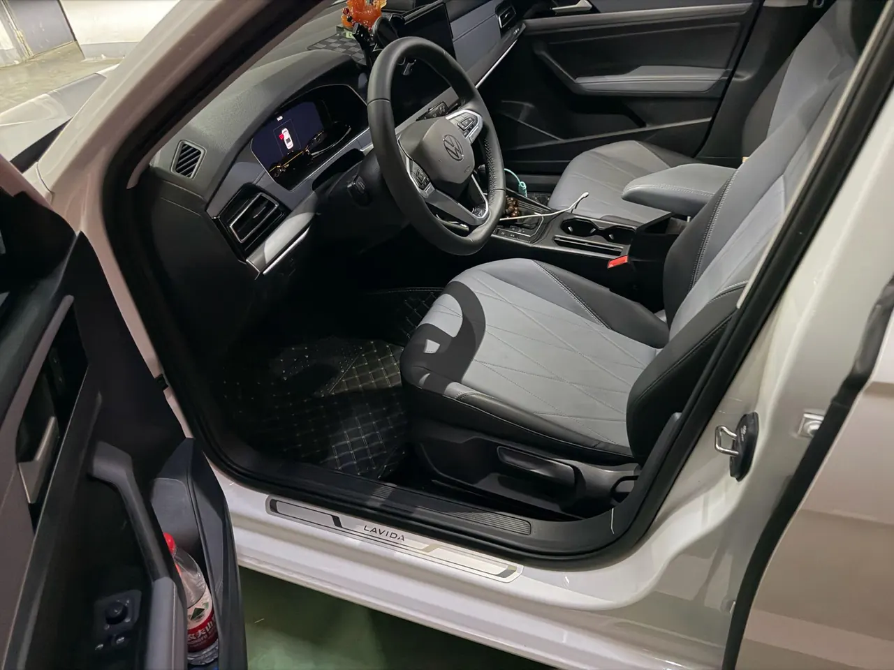 Volkswagen 2024 LaVida 1.5 Star 5 Million Edition Automatic Gear 4