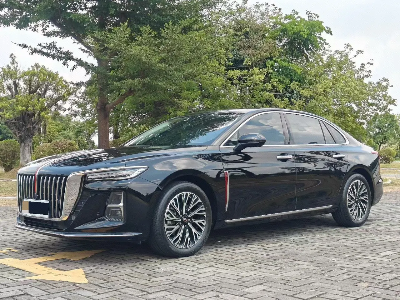 Открыть галерею: HongQi 2024 H5 2.0T Zhilian Qi Chang Edition Automatic Gear