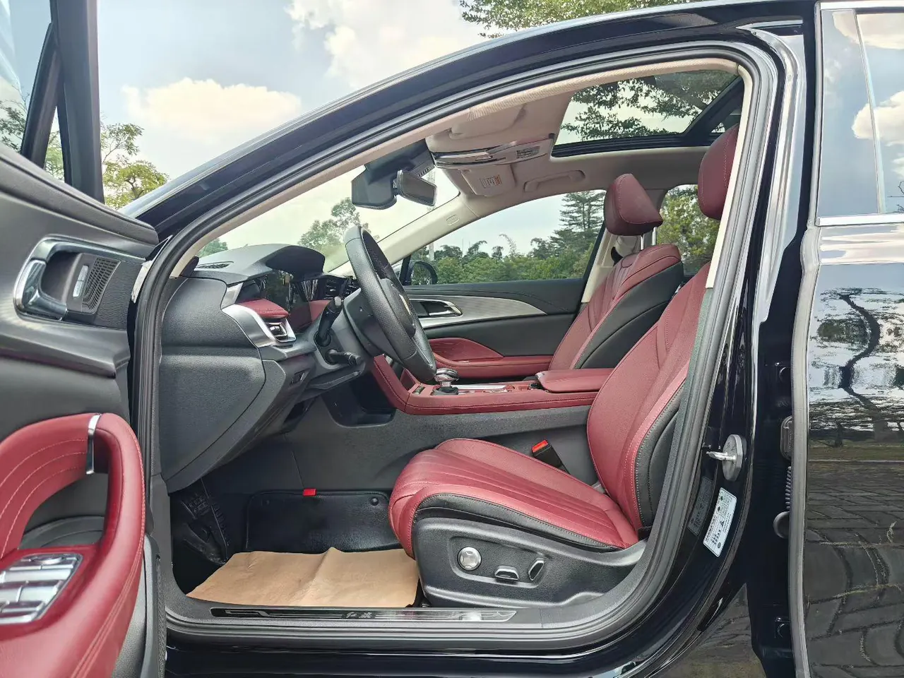 HongQi 2024 H5 2.0T Zhilian Qi Chang Edition Automatic Gear 4