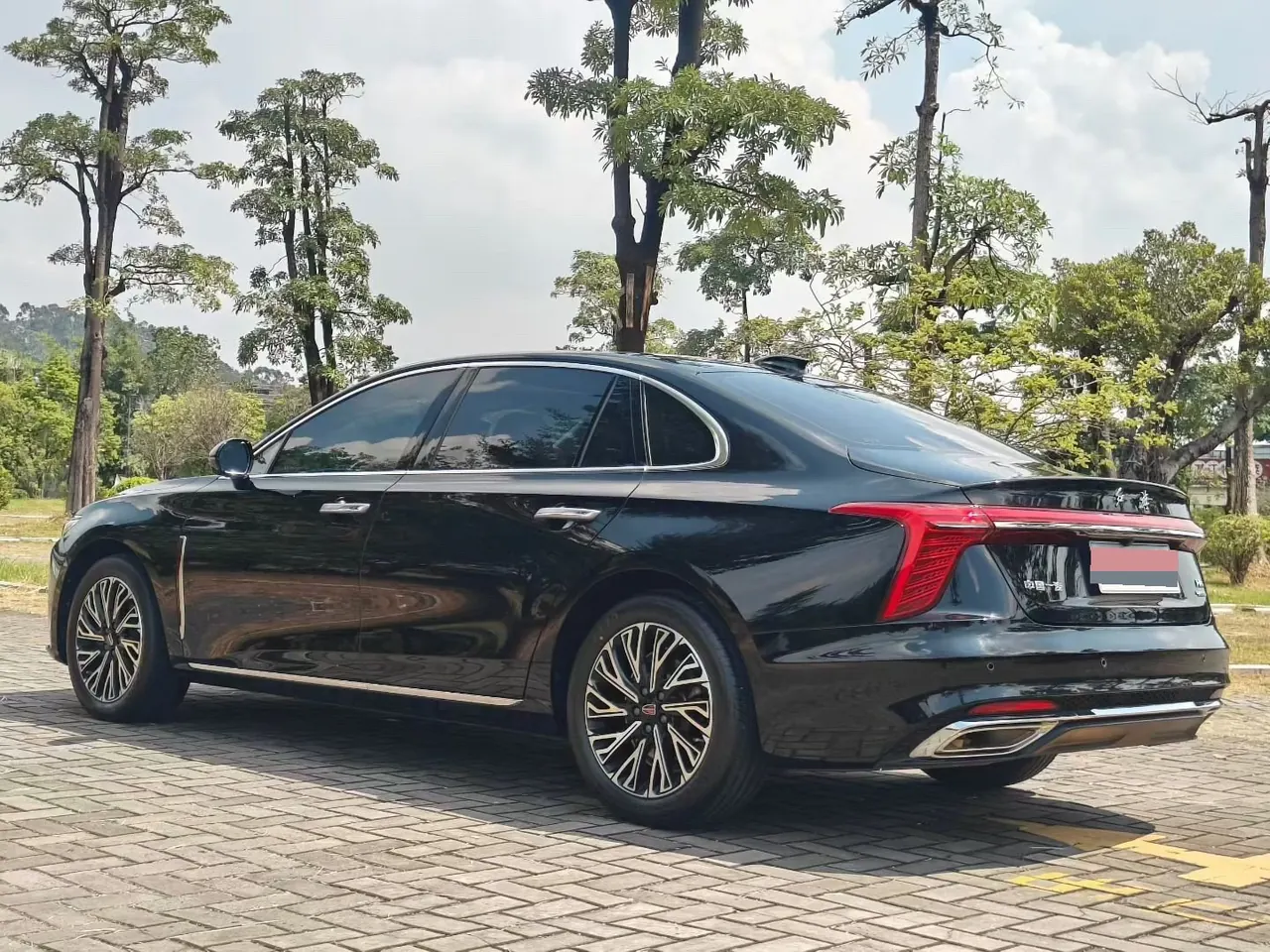 HongQi 2024 H5 2.0T Zhilian Qi Chang Edition Automatic Gear 9
