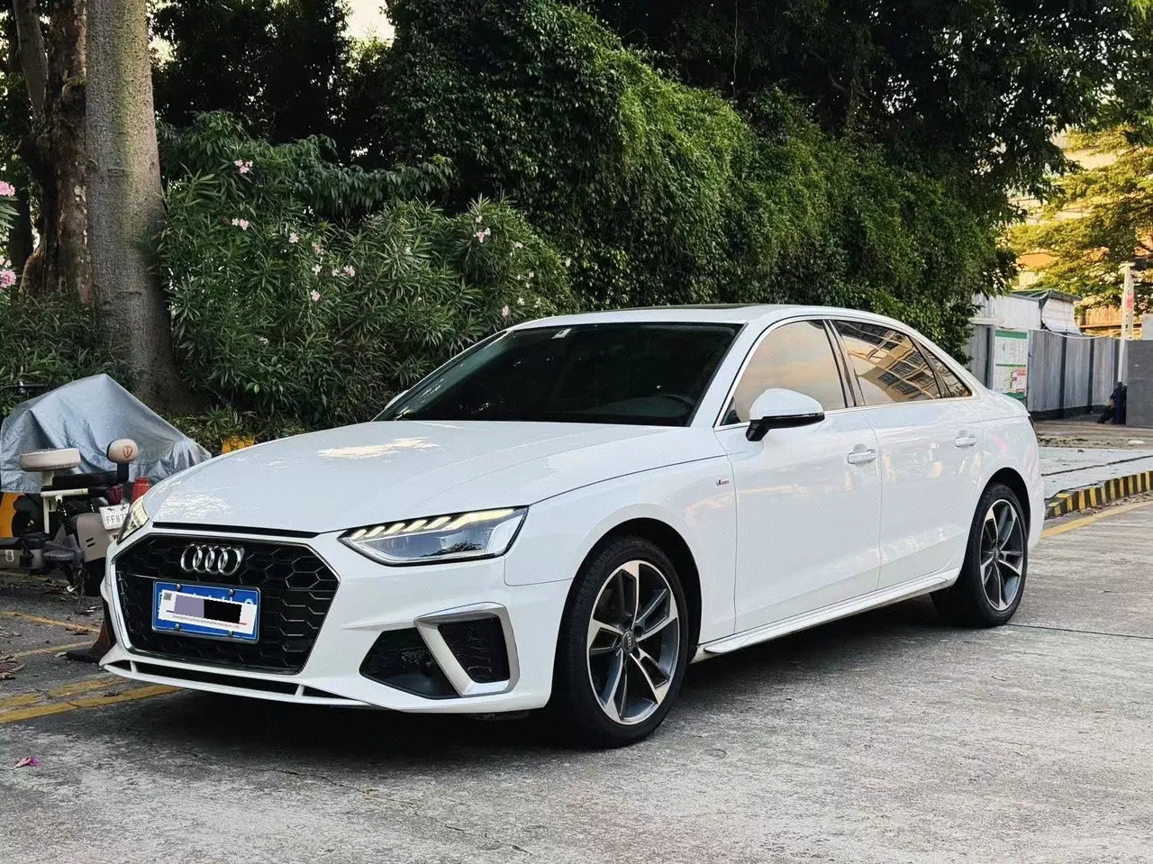 Открыть галерею: Audi 2020 A4L 2.0TFSI 40TFSI Fashion Dynamic Automatic