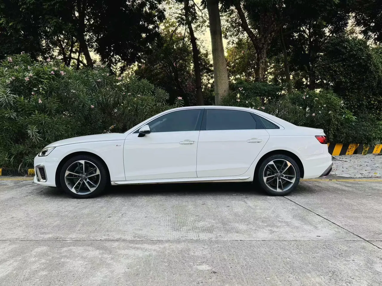 Audi 2020 A4L 2.0TFSI 40TFSI Fashion Dynamic Automatic 3