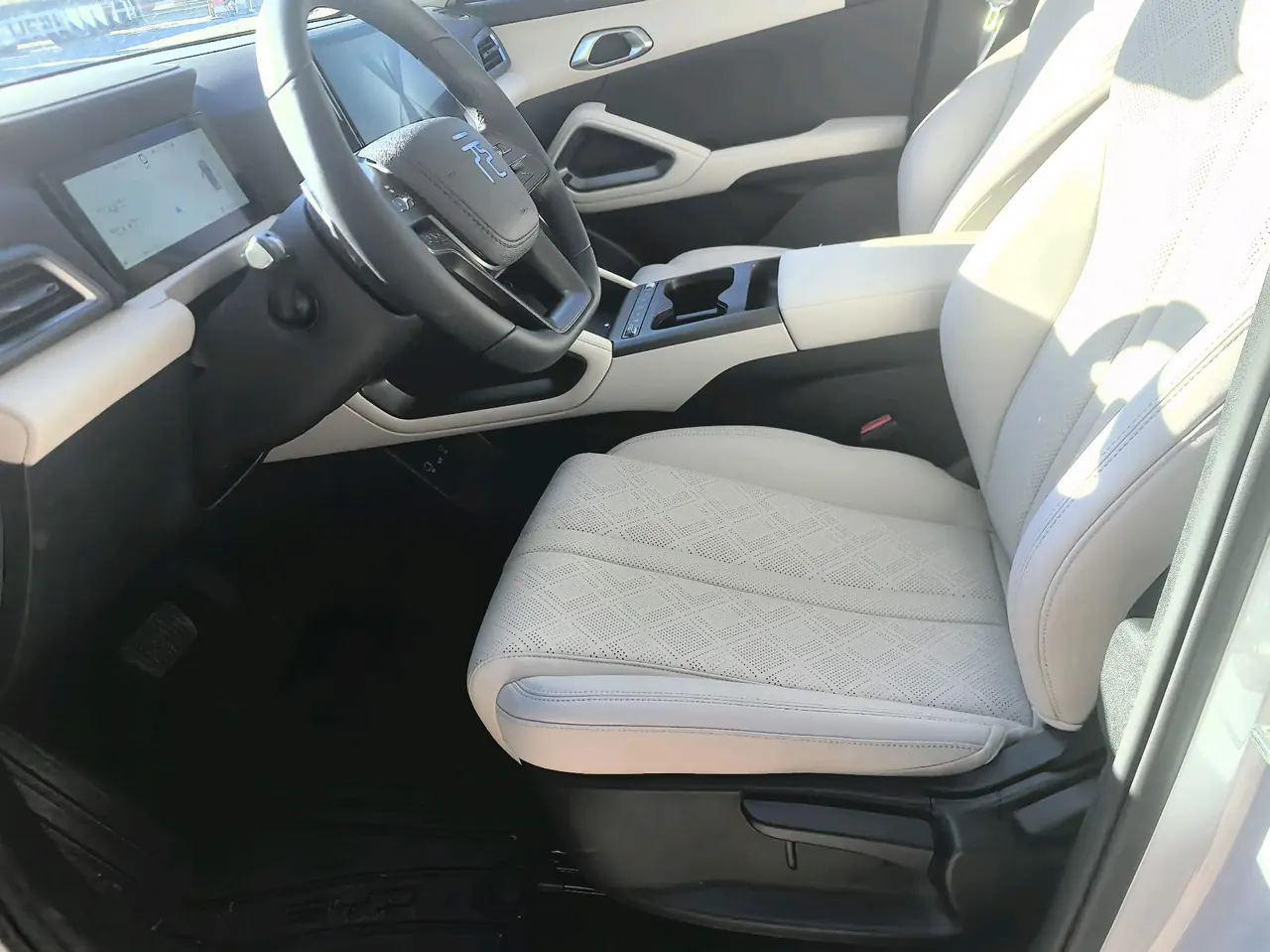 BYD 2025 Yuan UP Smart Driving 401KM Vital Automatic Gear 7