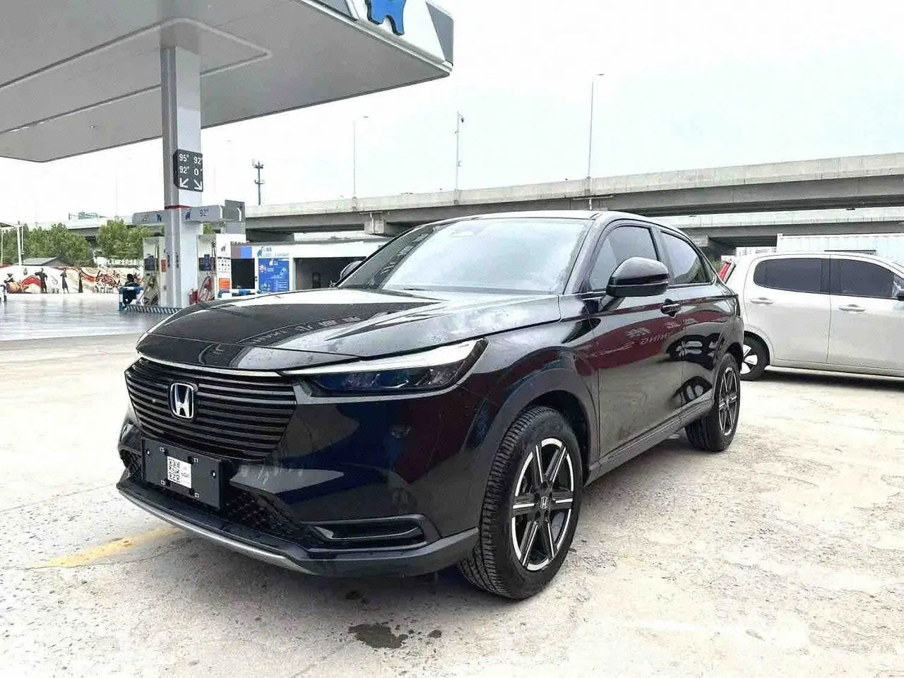 Открыть галерею: Honda 2023 Binzhi 1.5 Stepless Technology Edition Automatic Gear