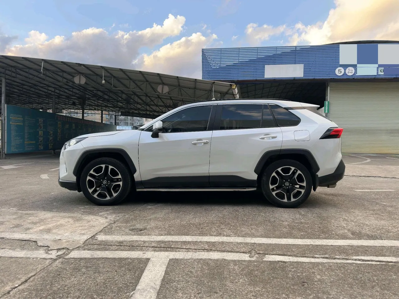 Toyota 2021 RAV4 Rongbo 2.0 Stepless Two-Drive Premium Edition Automatic Gear 3
