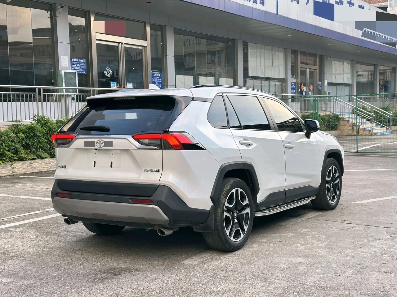 Toyota 2021 RAV4 Rongbo 2.0 Stepless Two-Drive Premium Edition Automatic Gear 4