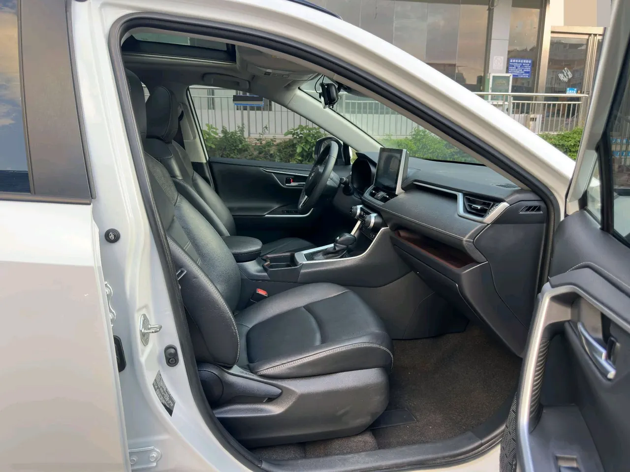 Toyota 2021 RAV4 Rongbo 2.0 Stepless Two-Drive Premium Edition Automatic Gear 8
