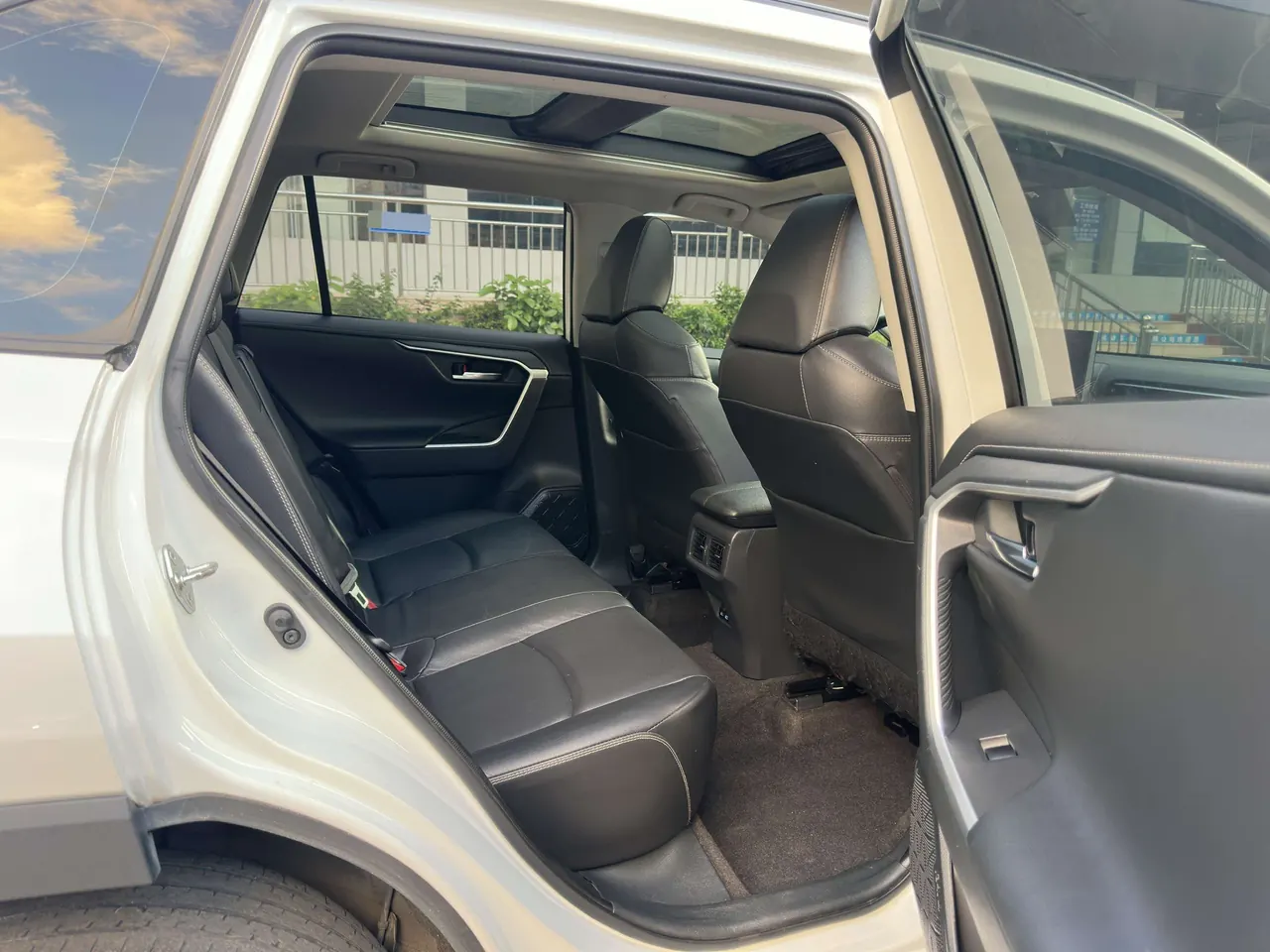 Toyota 2021 RAV4 Rongbo 2.0 Stepless Two-Drive Premium Edition Automatic Gear 9