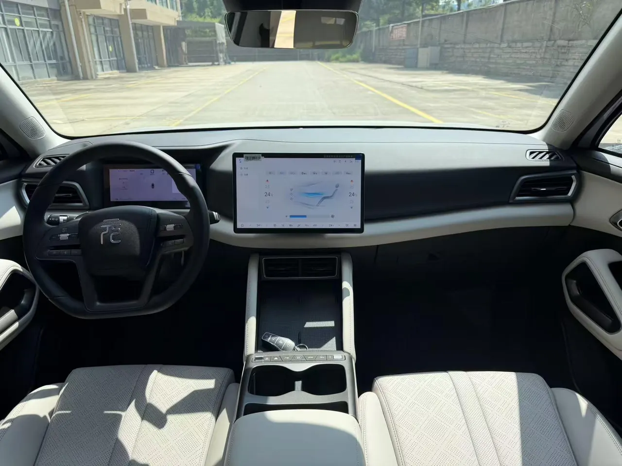 BYD 2025 Yuan UP Smart Driving 401KM Vital Automatic Gear 4