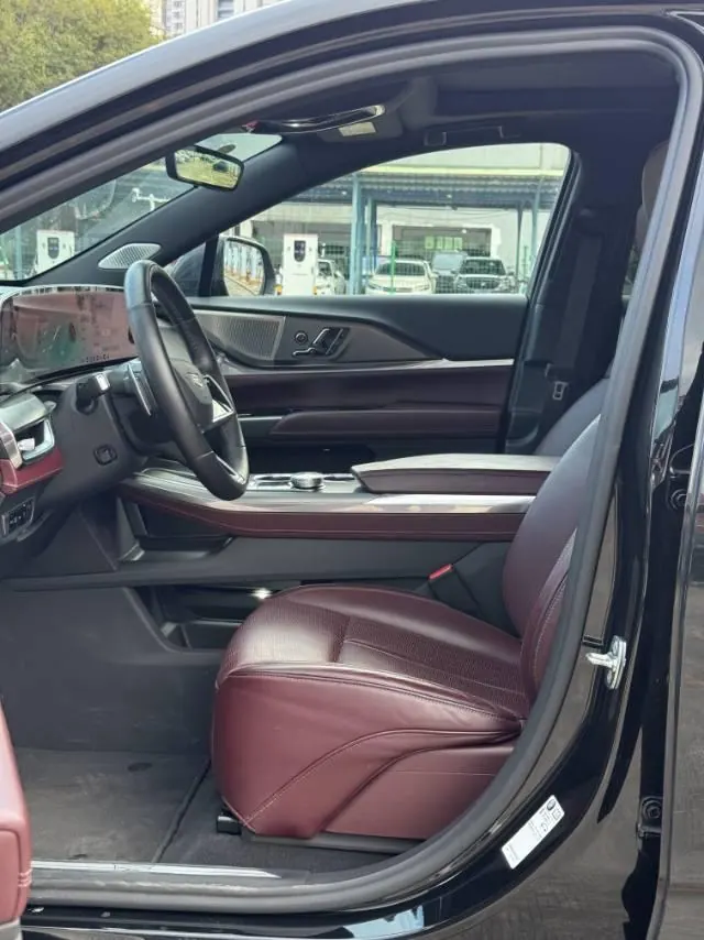 Cadillac 2025 XT5 48V 2.0T Platinum Automatic Gear 3