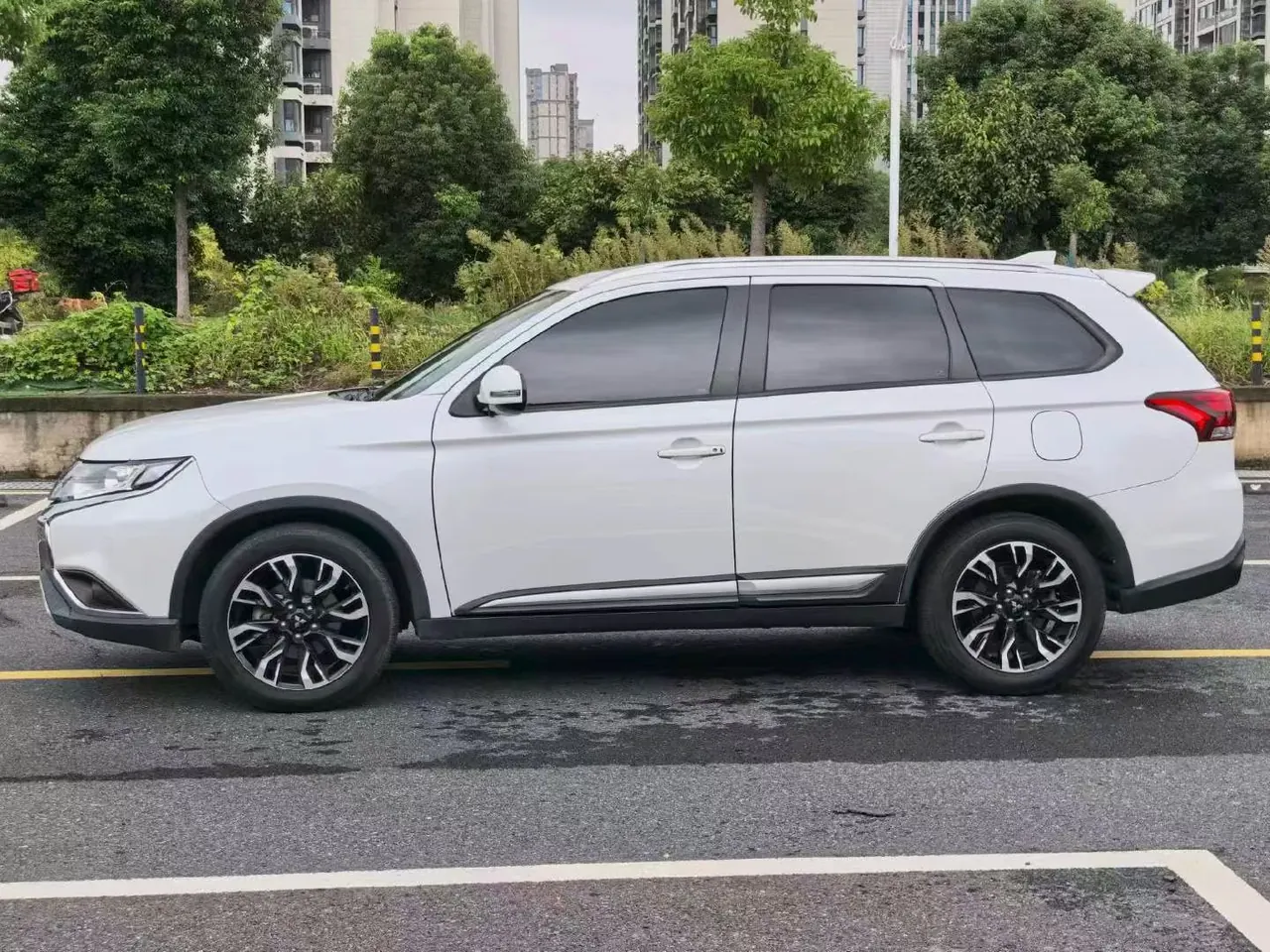 Mitsubishi 2020 Outlander 2.0 Stepless Two-Drive Enjoy Edition 7-seat Automatic Gear 2