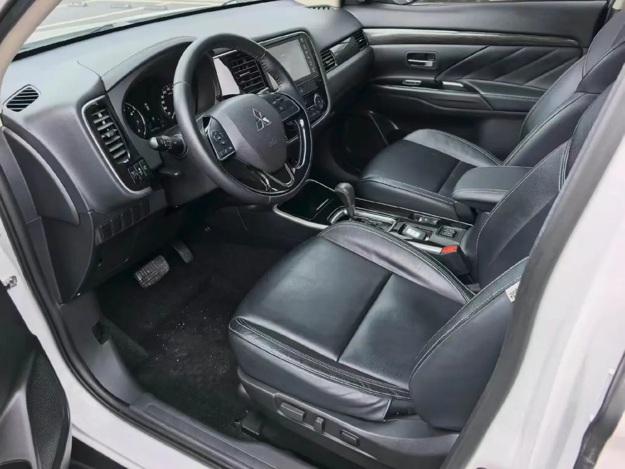 Mitsubishi 2020 Outlander 2.0 Stepless Two-Drive Enjoy Edition 7-seat Automatic Gear 4