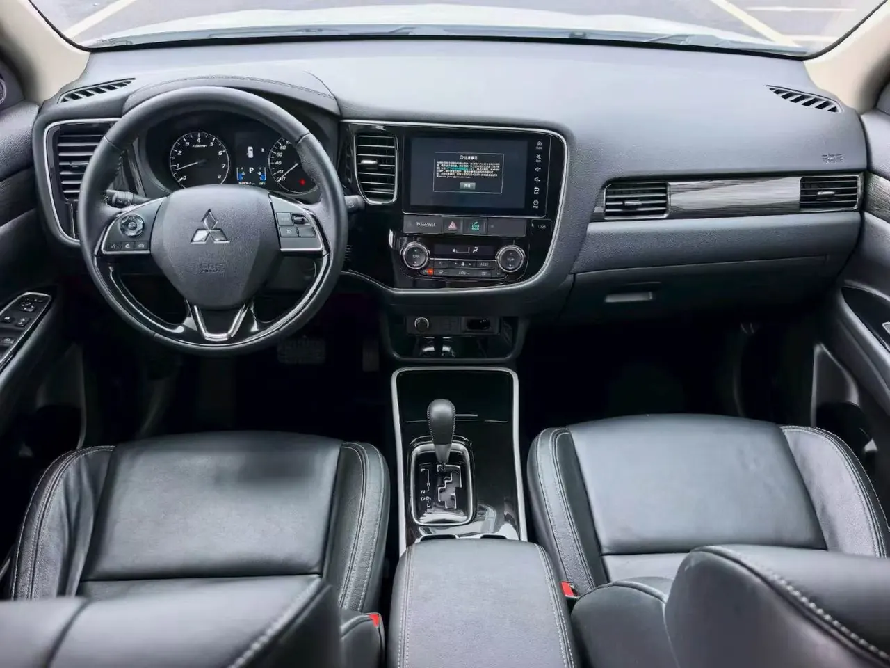 Mitsubishi 2020 Outlander 2.0 Stepless Two-Drive Enjoy Edition 7-seat Automatic Gear 8