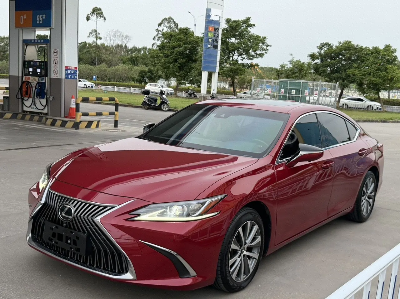 Open image lightbox: Lexus ES (Imported) 2020 ES200 2.0 Stepless Deluxe Edition Automatic Gear