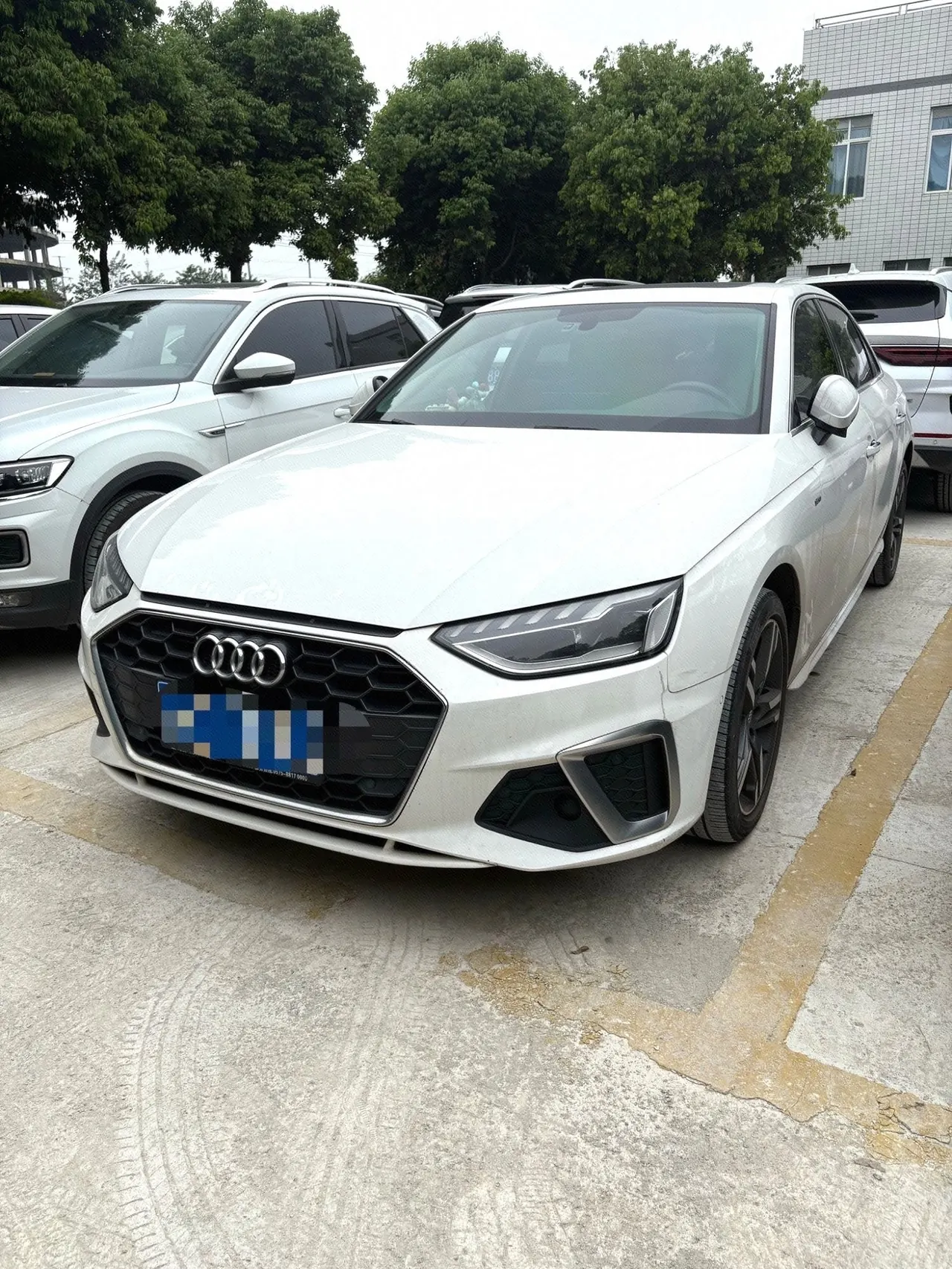 Открыть галерею: Audi 2020 A4L 2.0TFSI 40TFSI Deluxe Dynamic Automatic