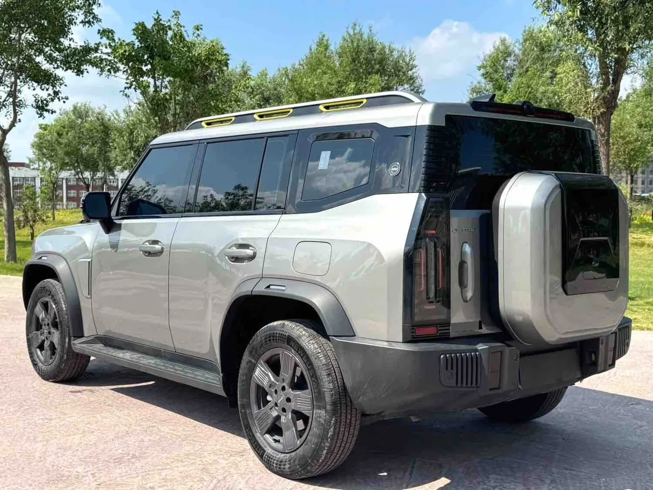 Jetour 2023 Travelers 1.5T Two-Drive Discovery PRO Automatic Gear 5