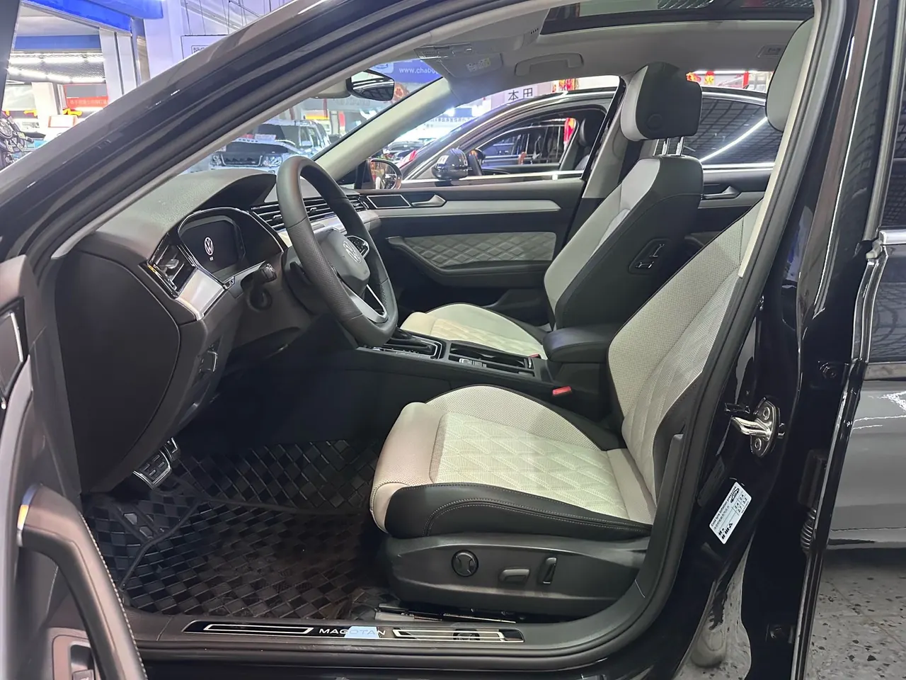 Volkswagen 2023 Magotan 2.0TSI 330TSI 2 million Commemorative Luxury Automatic Gear 4