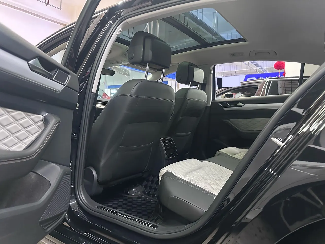 Volkswagen 2023 Magotan 2.0TSI 330TSI 2 million Commemorative Luxury Automatic Gear 5
