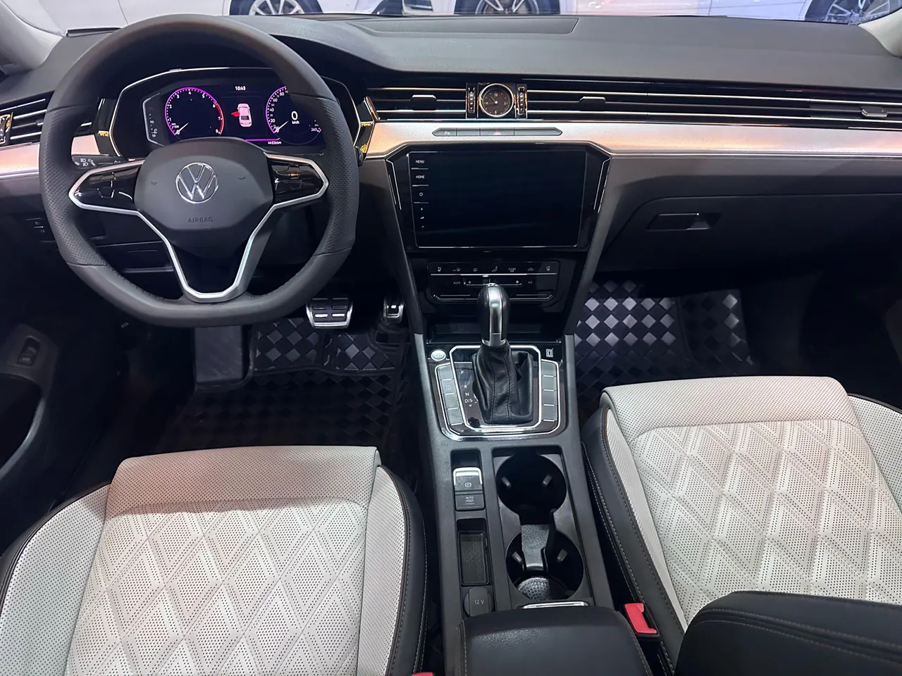 Volkswagen 2023 Magotan 2.0TSI 330TSI 2 million Commemorative Luxury Automatic Gear 6