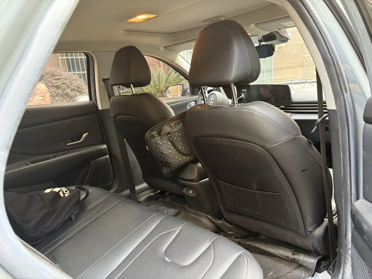 Hyundai 2021 Elantra -3-compartment 1.5 stepless LUX premium automatic gear 4