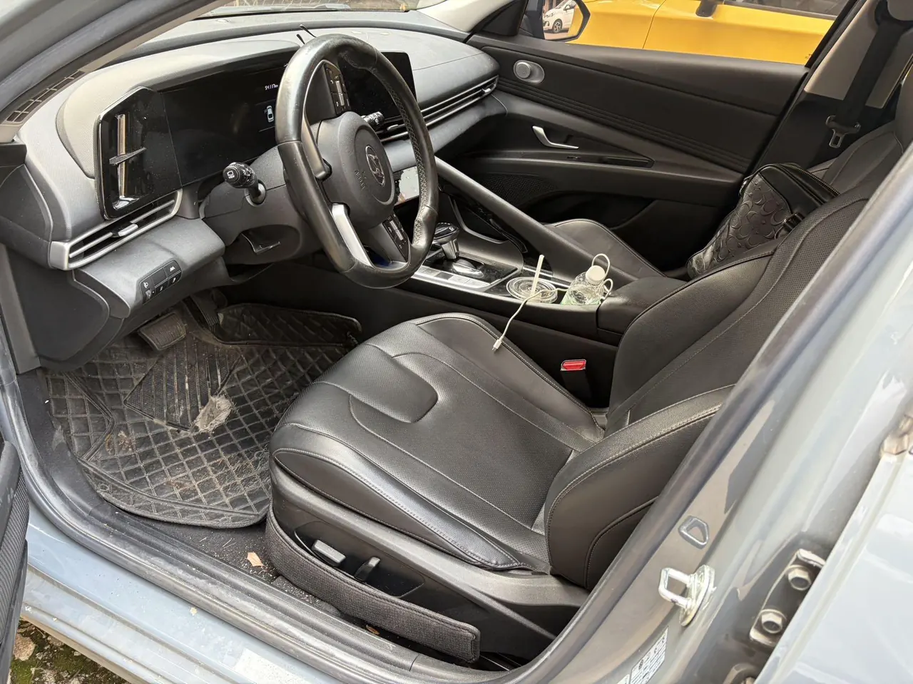 Hyundai 2021 Elantra -3-compartment 1.5 stepless LUX premium automatic gear 5