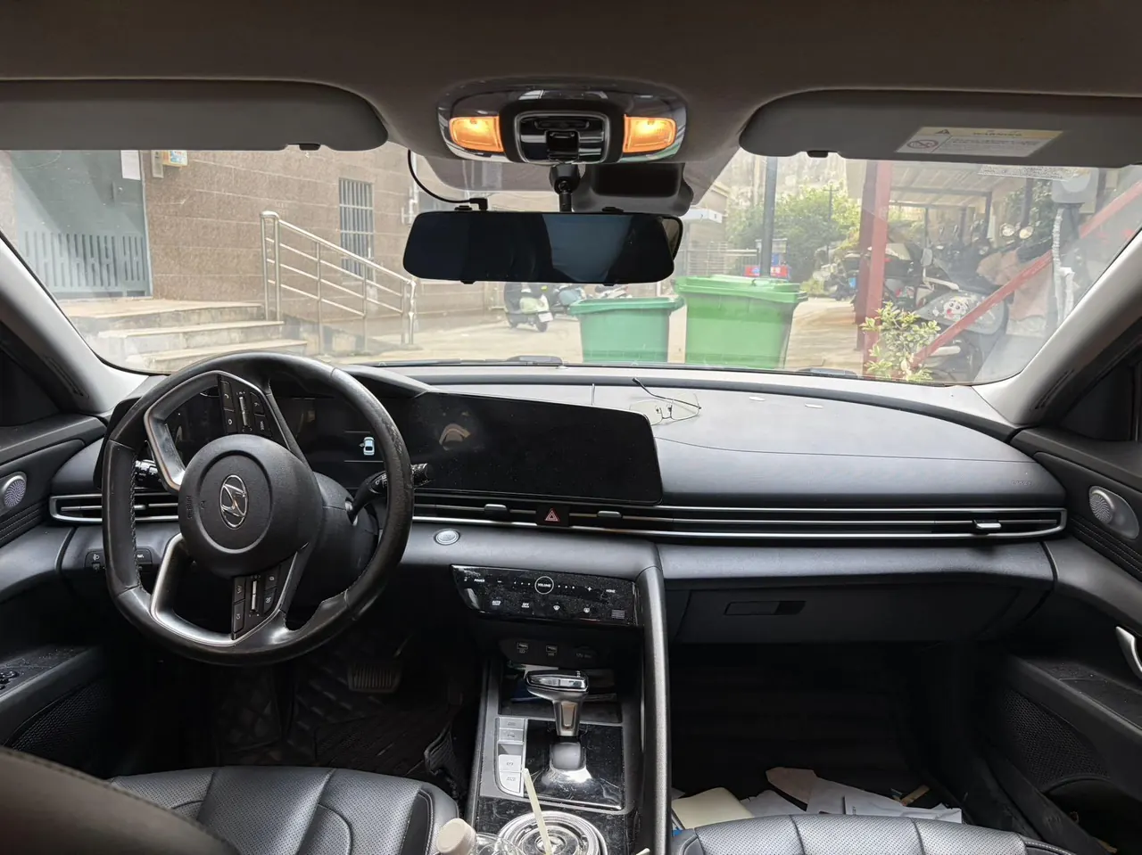 Hyundai 2021 Elantra -3-compartment 1.5 stepless LUX premium automatic gear 6