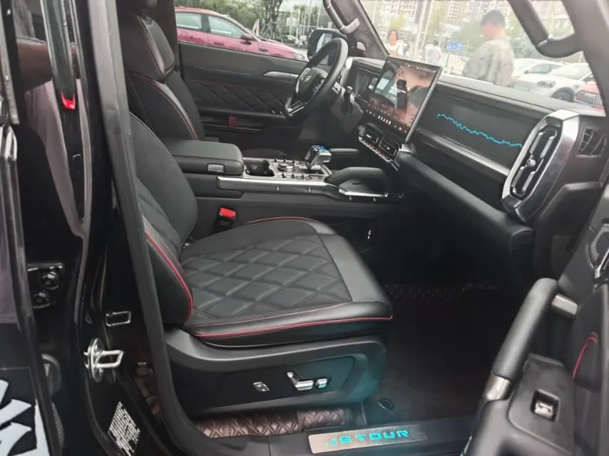 Jetour 2026 Traveler C- DM 1.5T 211km XWD Huawei Gankun Zhijia Automatic Transmission 6