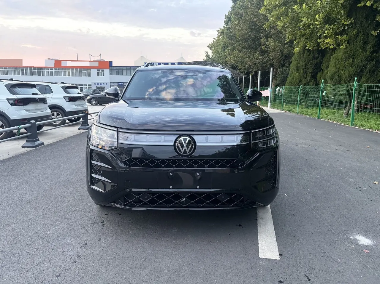 Volkswagen 2026 Tuang Pro 2.0TSI 450TSI Four-wheel Drive Peak Edition Automatic Gear 2