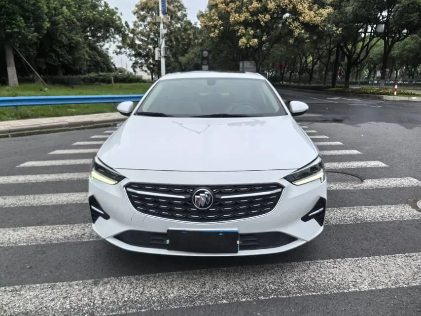 Buick 2020 Regal 1.5T 552T Elite Automatic Gear 2