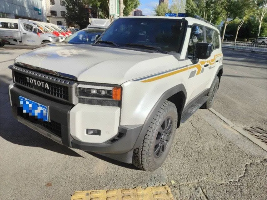 Открыть галерею: Toyota 2024 Prado HEV 2.4T Wild WX Edition 6-seat Automatic Gear
