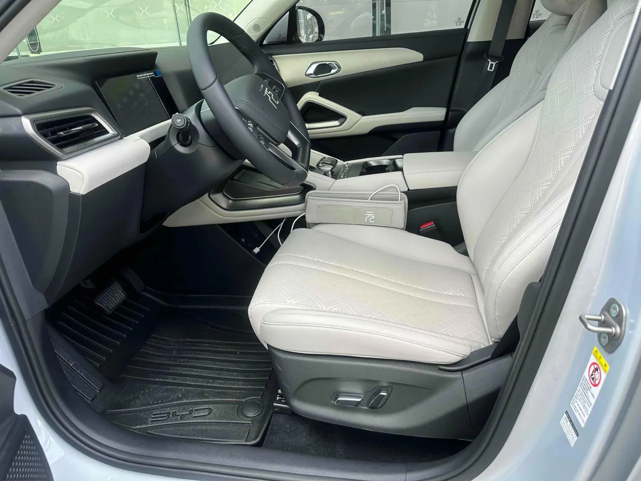 BYD 2024 Yuan UP 401KM Exceed Automatic Gear 2