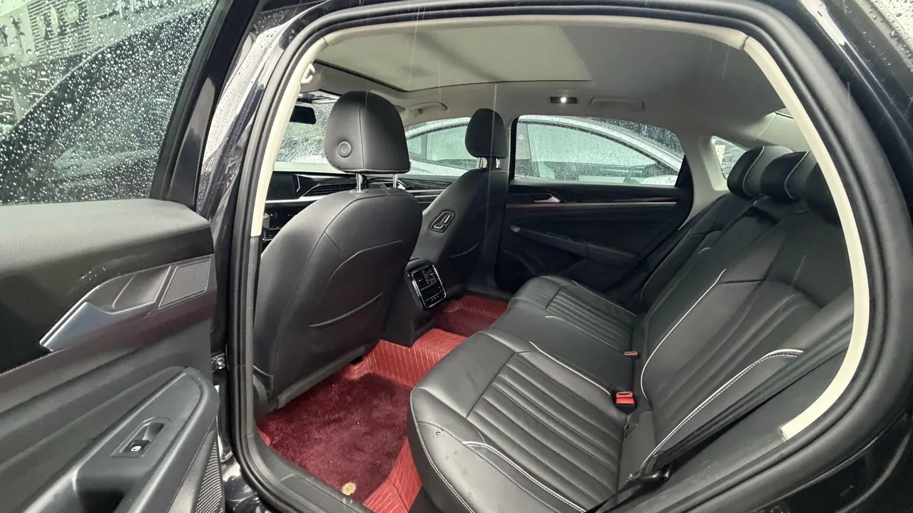 Volkswagen 2021 Passat 2.0TSI 330TSI Premium Edition Automatic Gear 3