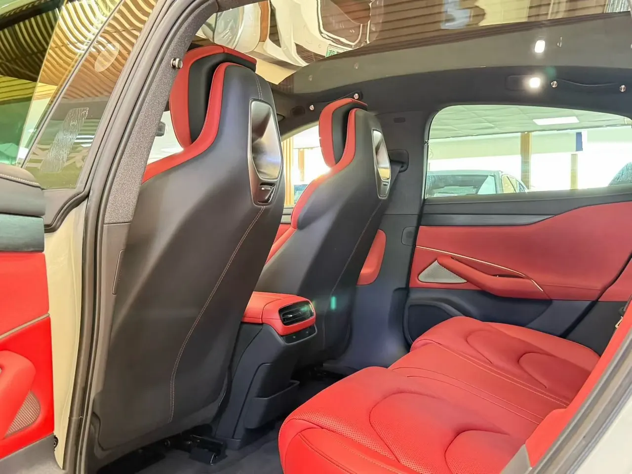 MI 2024 SU 7 700km Rear Drive Long Endurance Smart Driving Edition Automatic Gear 8