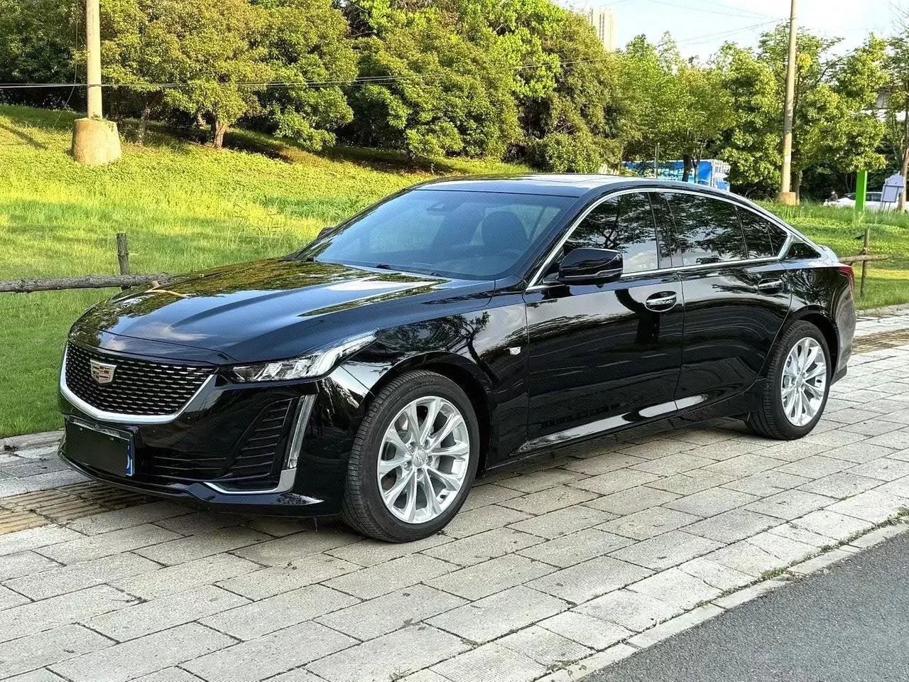 Открыть галерею: Cadillac 2022 CT5 2.0T 28T luxury automatic gear