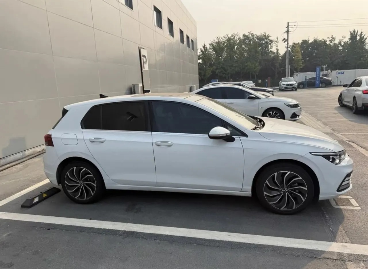 Volkswagen 2021 Golf 8 PRO 1.4TSI 280TSI First Edition Automatic 3
