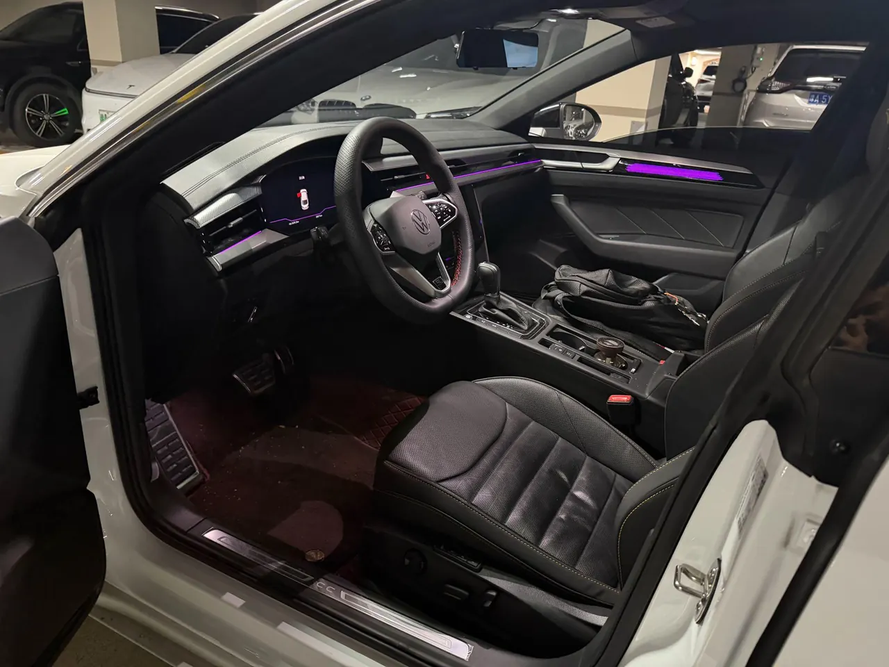 Volkswagen 2024 CC 2.0TSI 380TSI eye-catching automatic gear 4
