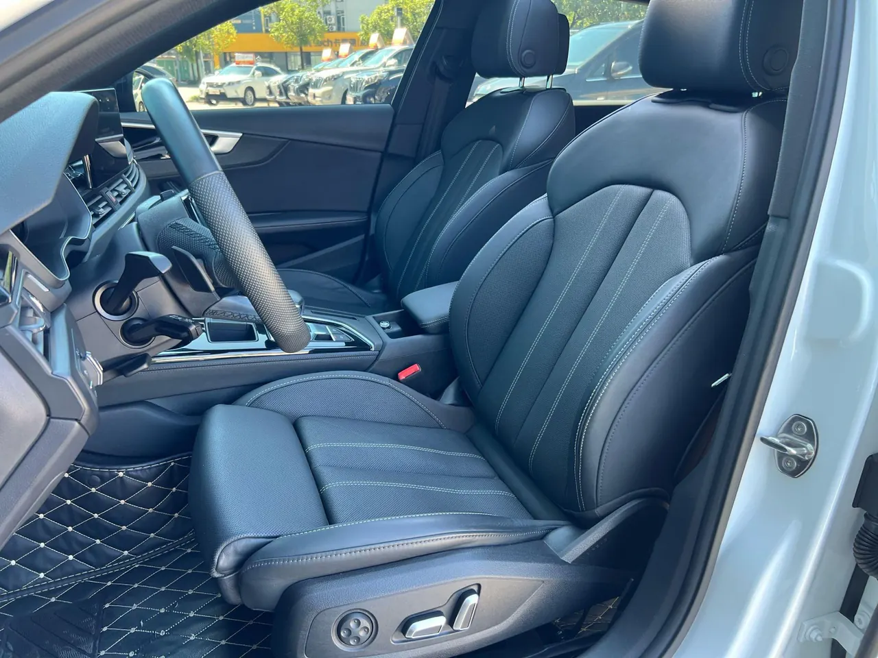 Audi 2024 A4L 2.0TFSI 40TFSI Deluxe Dynamic Automatic 7