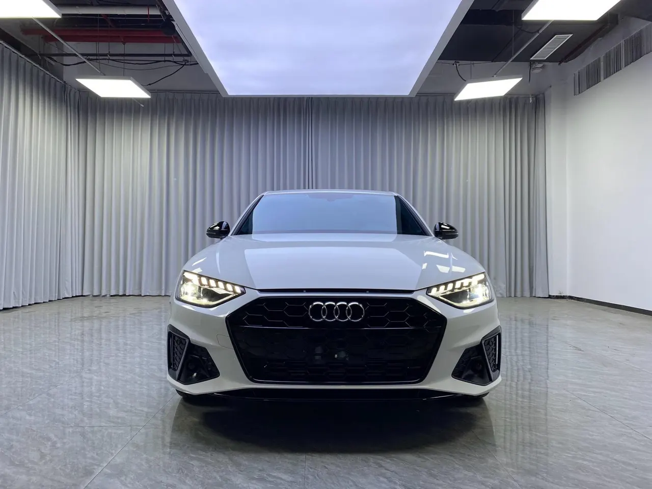 Audi 2024 A4L 2.0TFSI 40TFSI Deluxe Dynamic Automatic 2