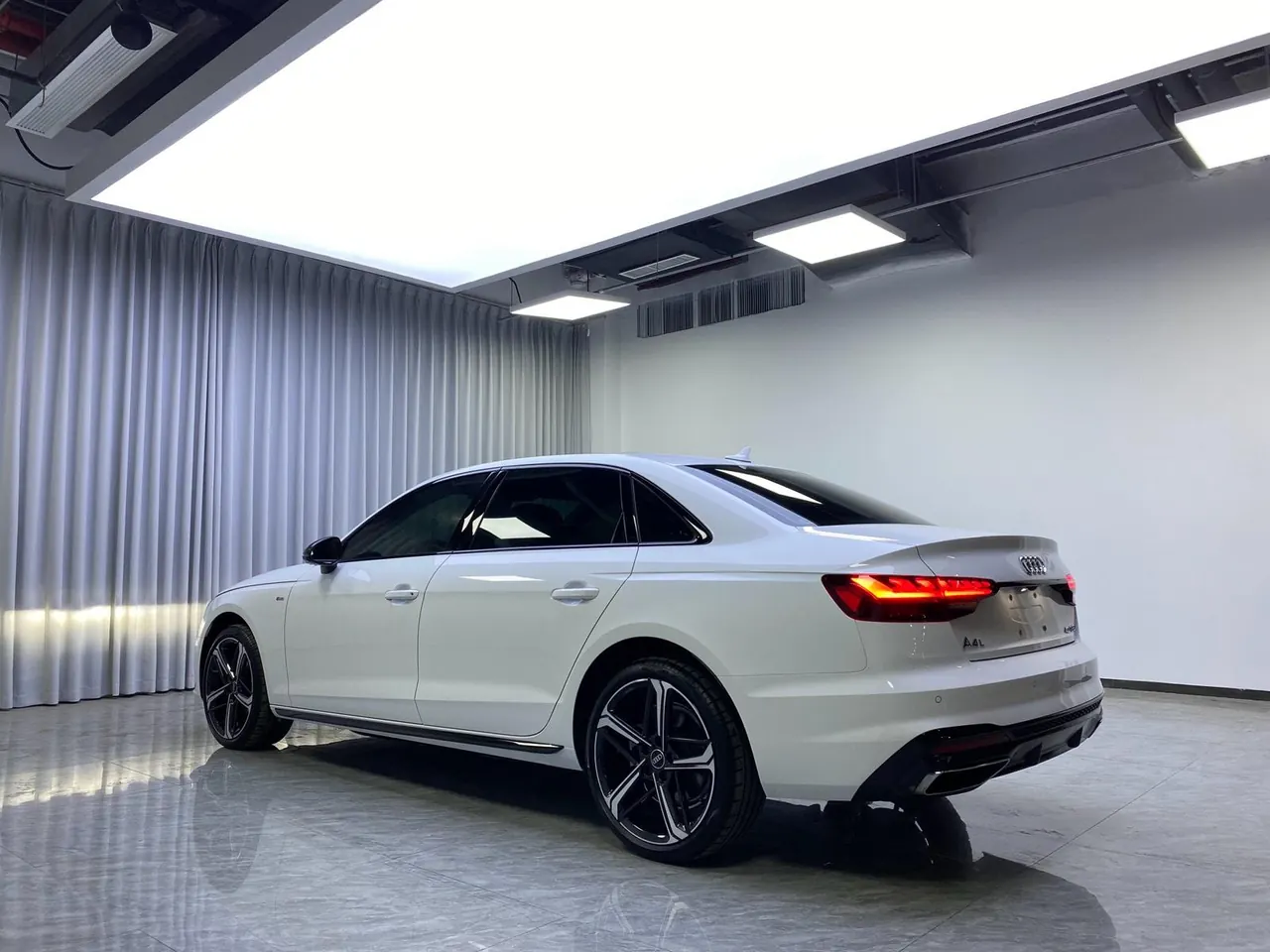 Audi 2024 A4L 2.0TFSI 40TFSI Deluxe Dynamic Automatic 4
