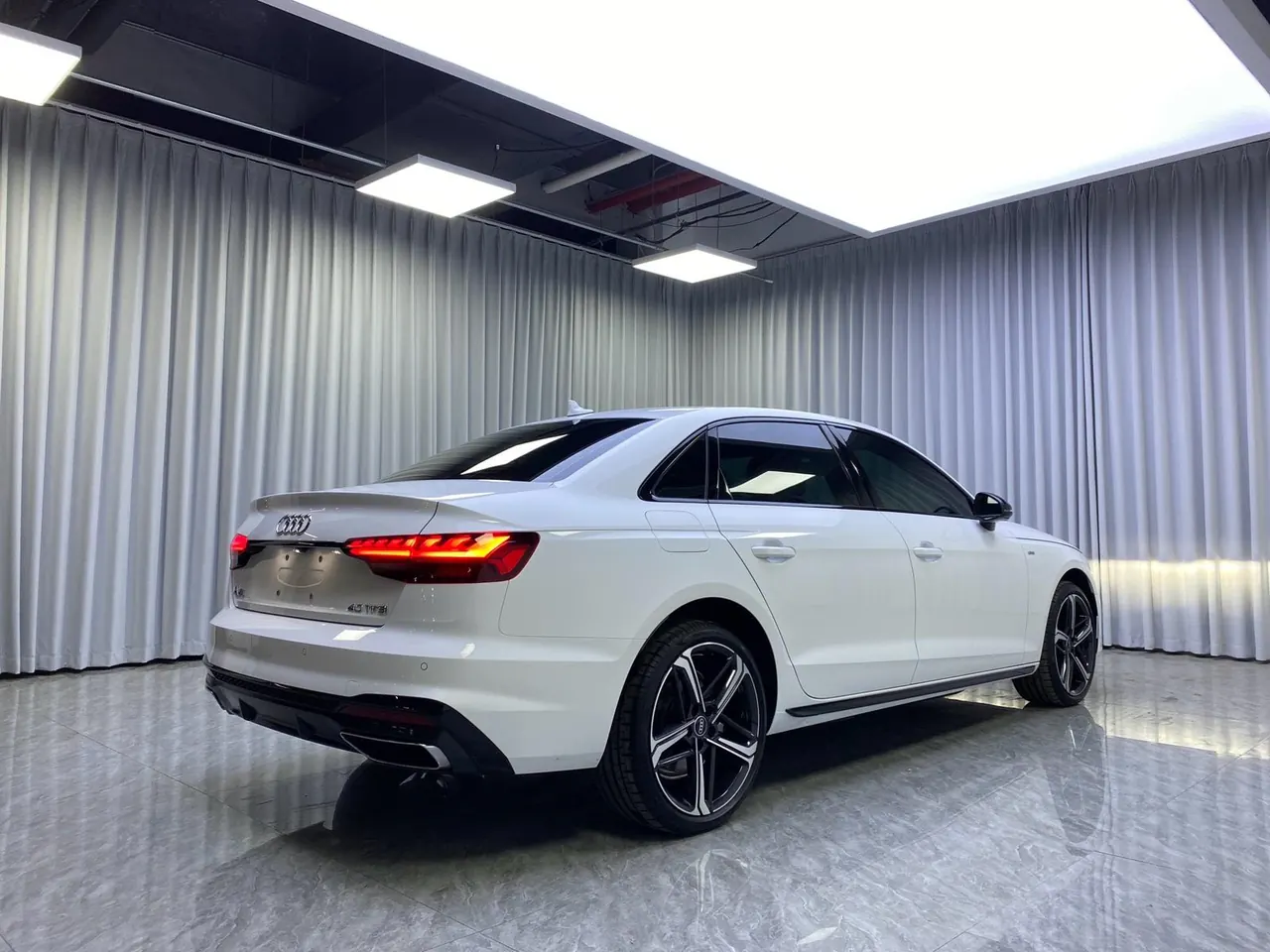 Audi 2024 A4L 2.0TFSI 40TFSI Deluxe Dynamic Automatic 6