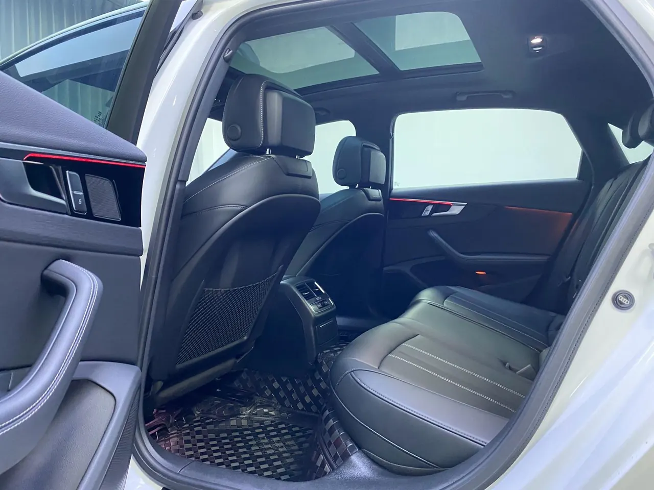 Audi 2024 A4L 2.0TFSI 40TFSI Deluxe Dynamic Automatic 9