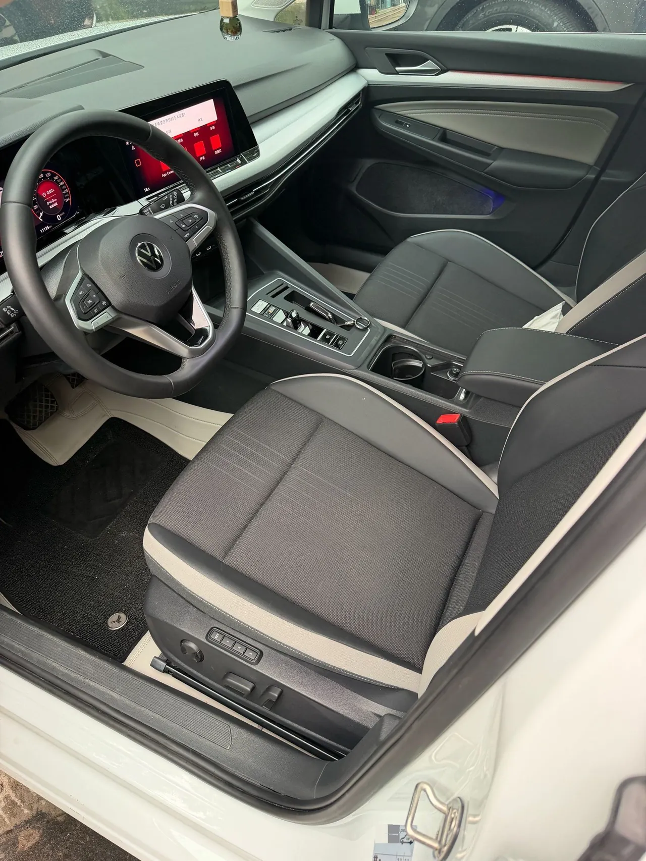 Volkswagen 2024 Golf 8 PRO 1.4TSI 280TSI 50 Year Legendary Automatic 3