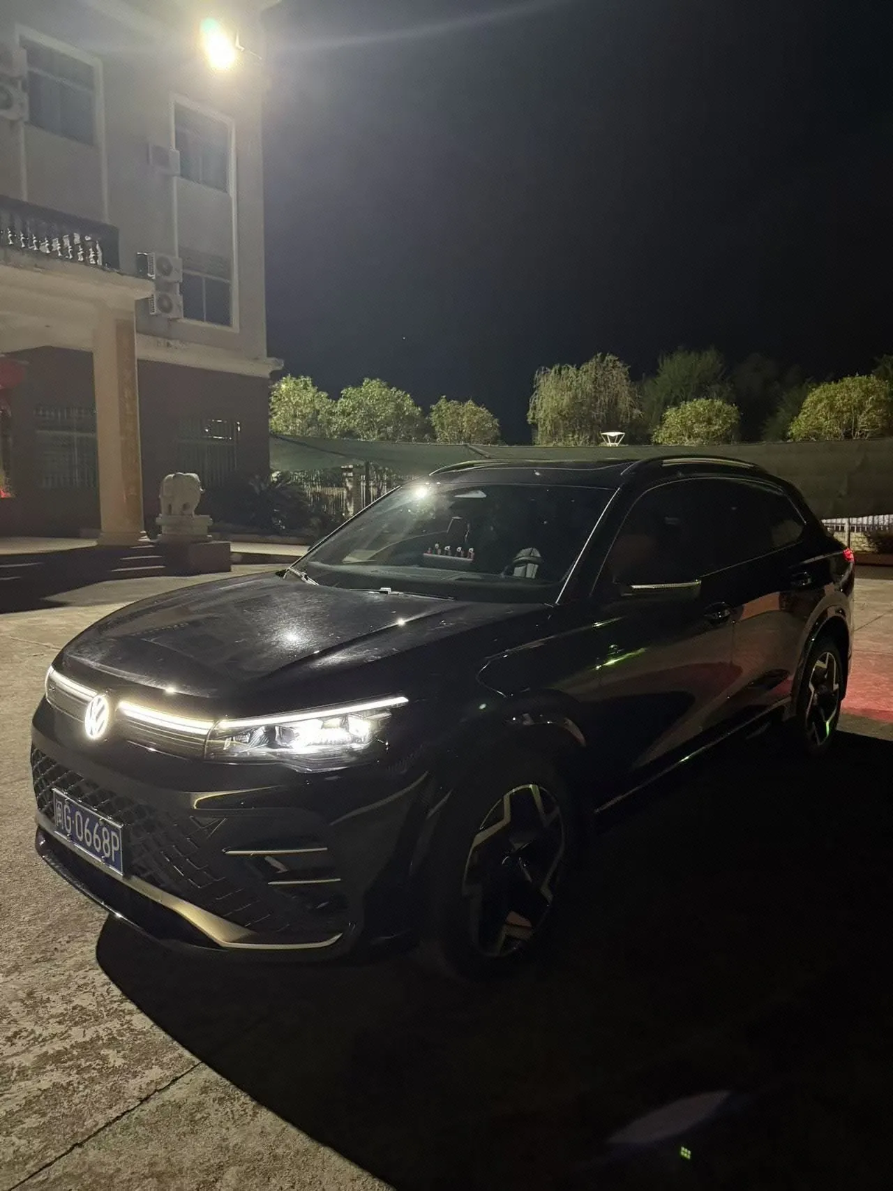 打开图片灯箱:Volkswagen 2025 Tiguan L PRO 2.0TSI 380TSI Two-Drive R-Line Smart Edition Automatic Gear