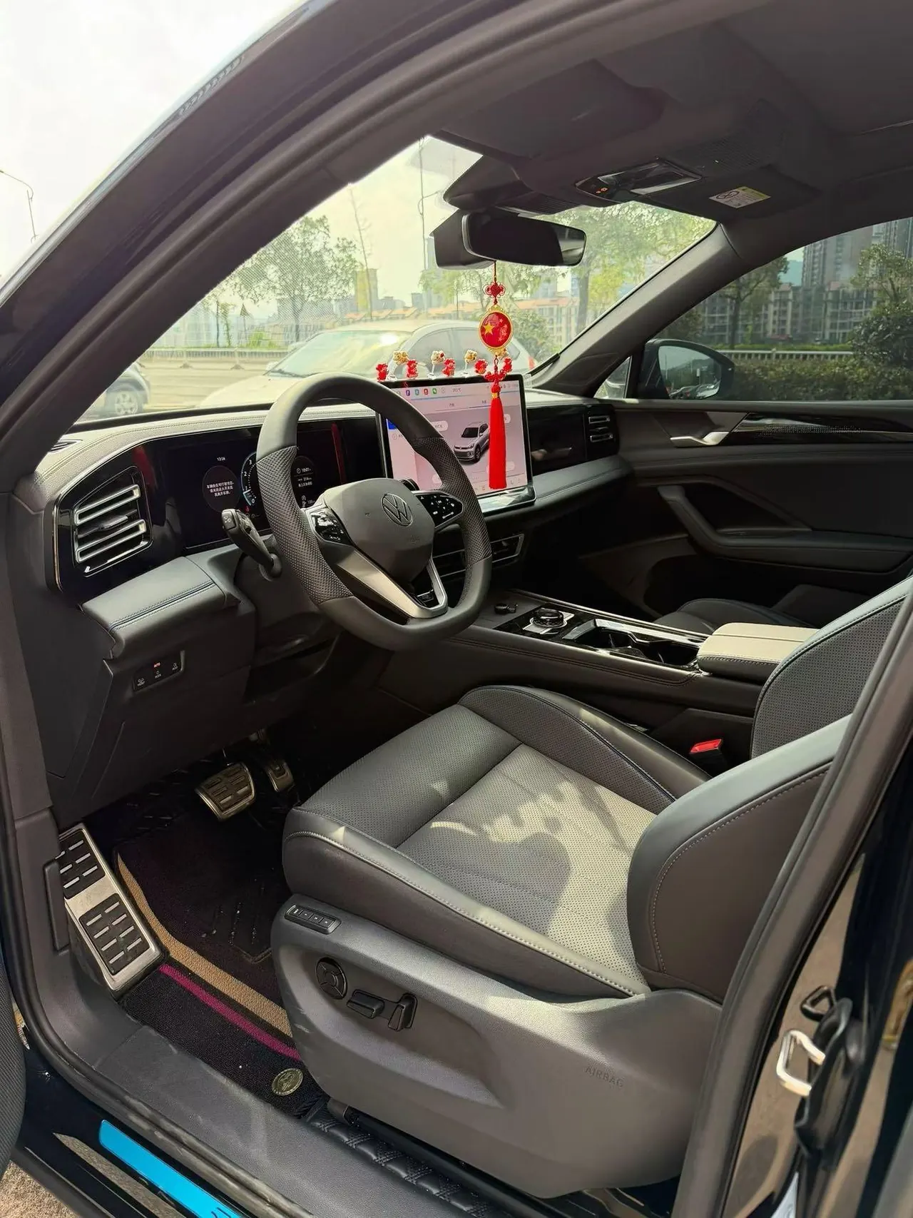 Volkswagen 2025 Tiguan L PRO 2.0TSI 380TSI Two-Drive R-Line Smart Edition Automatic Gear 3